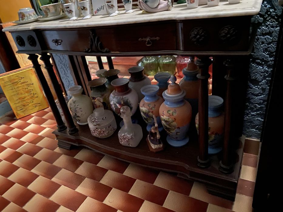 Móvel de Corredor com Espelho e Tampo em Mármore