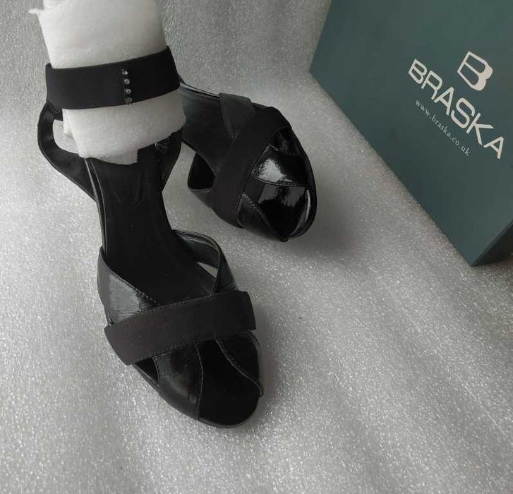 Женские босоножки лакированные. Жіночі босоніжки лаковані