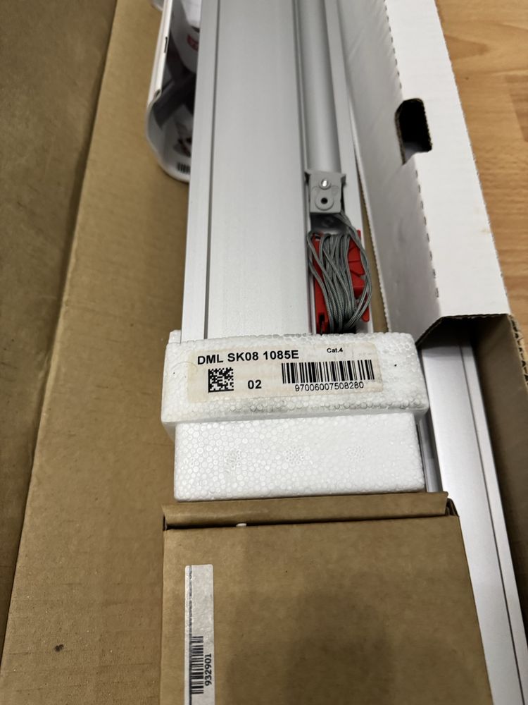 Nowa Roleta zaciemniająca Velux elektryczna DML SK08 1085E