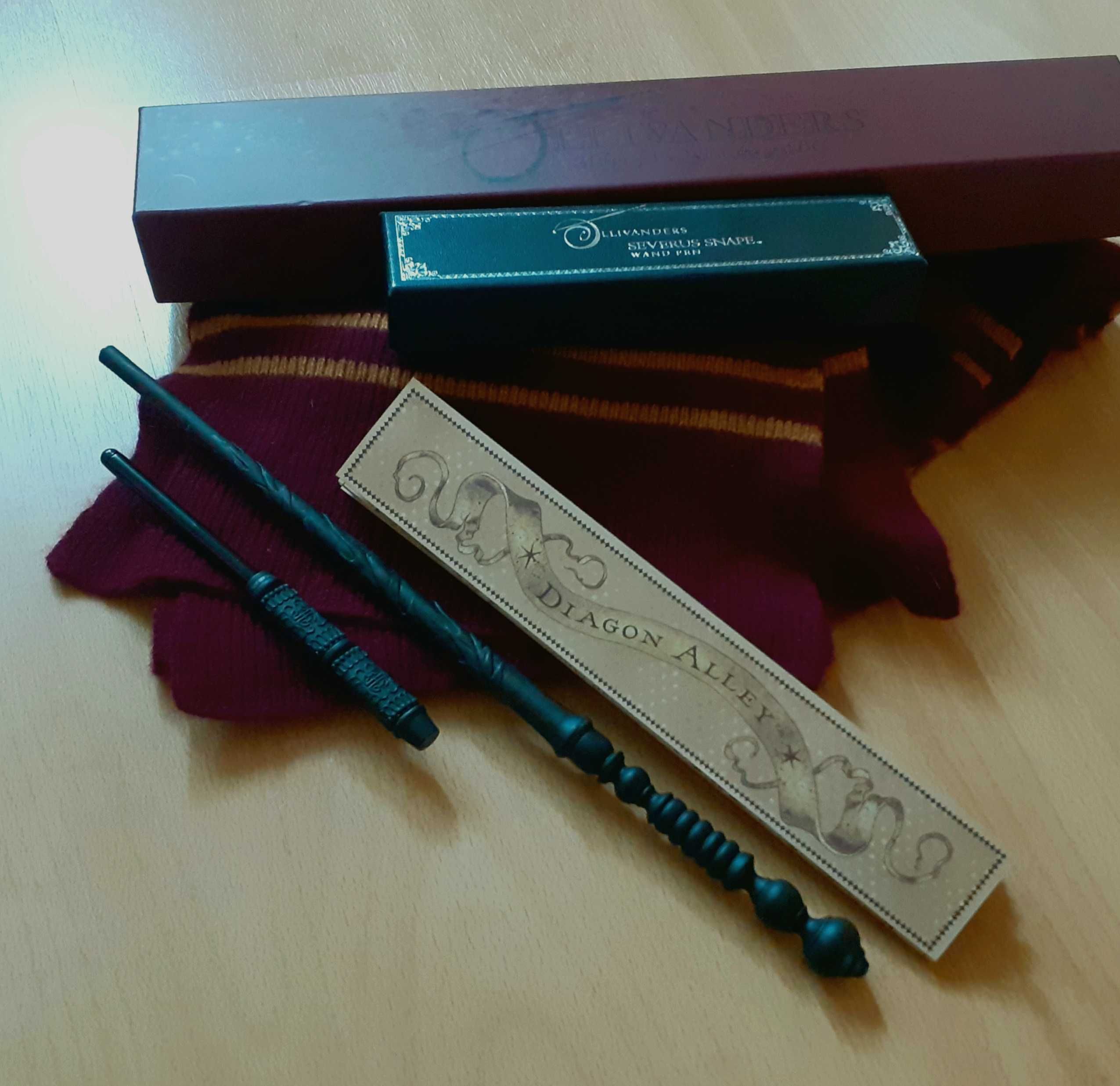 Conjunto Harry Potter cachecol, varinhas e mapa