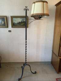 Rustykalna lampa podłogowa, metalowa