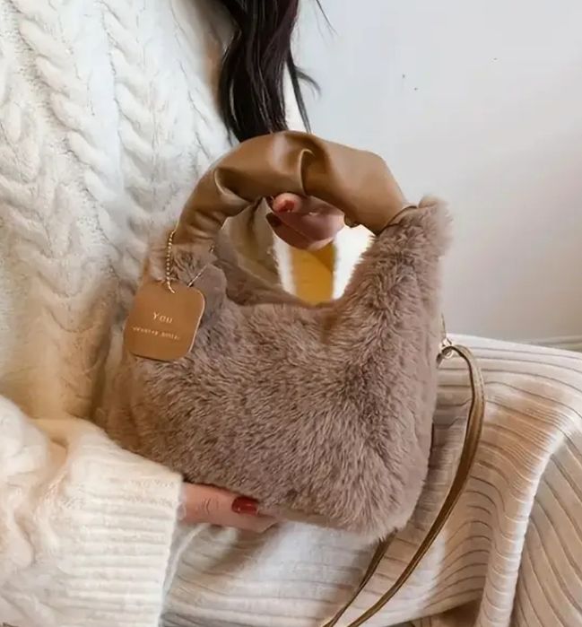 Brązowa torebka z futra sztucznego