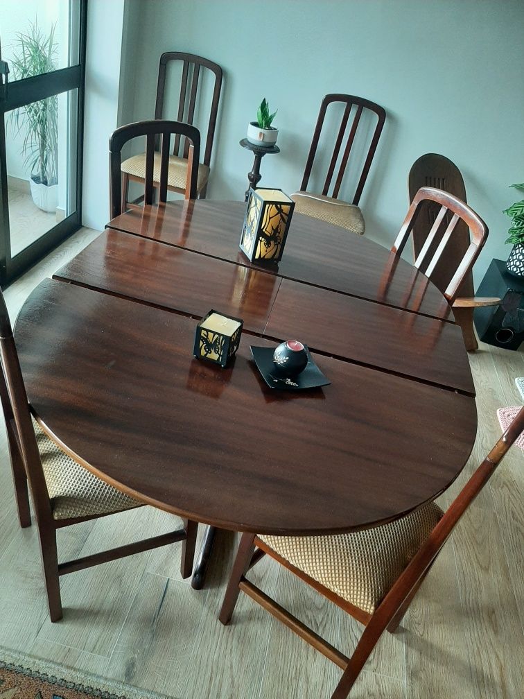 Mesa de jantar em madeira maciça extensível com 6 cadeiras