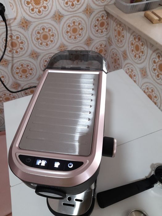 Maquina Café Cecotec Cumbia 20 Bar
- Inclui suporte de filtro e colher