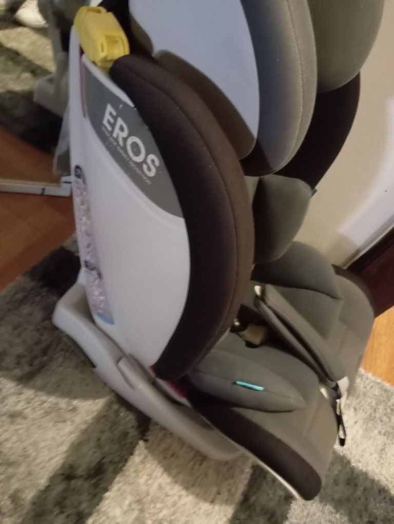 Cadeira auto grupo 1/2/3  com isofix