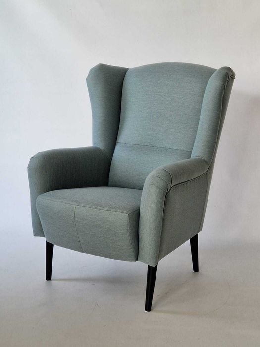 wygodny fotel typu "uszak"