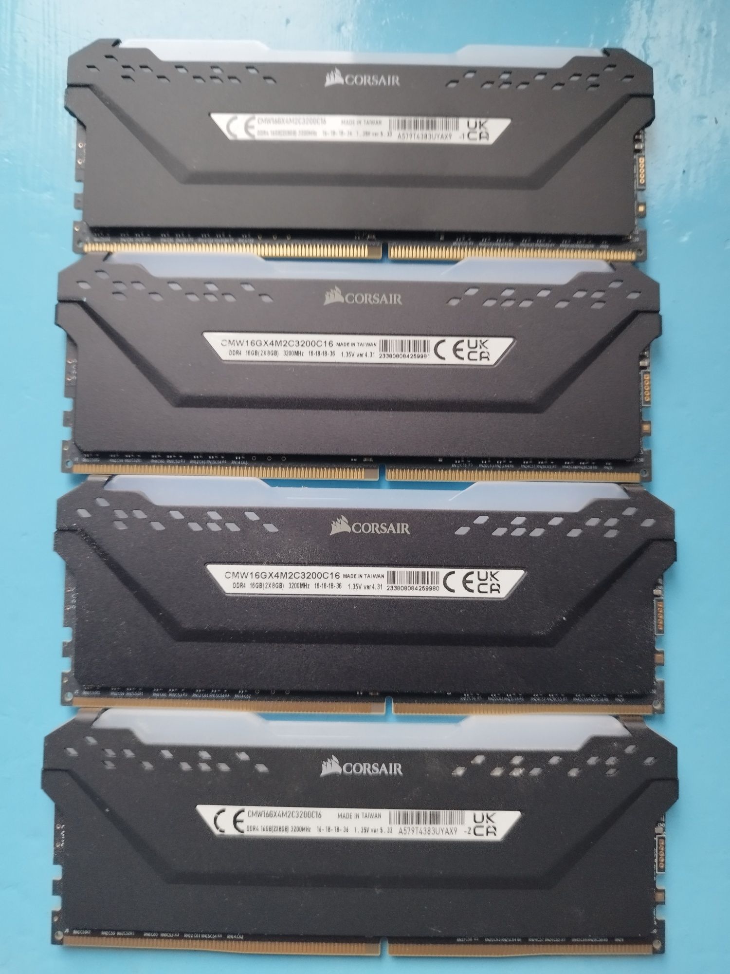 Pamięć RAM Corsair 32 GB 4x8GB 3200MHz RGB DDR4