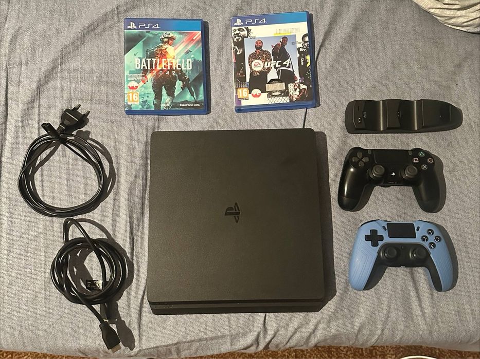 PlayStation 4 Slim 1TB + 2 pady + 2 gry + ładowarka
