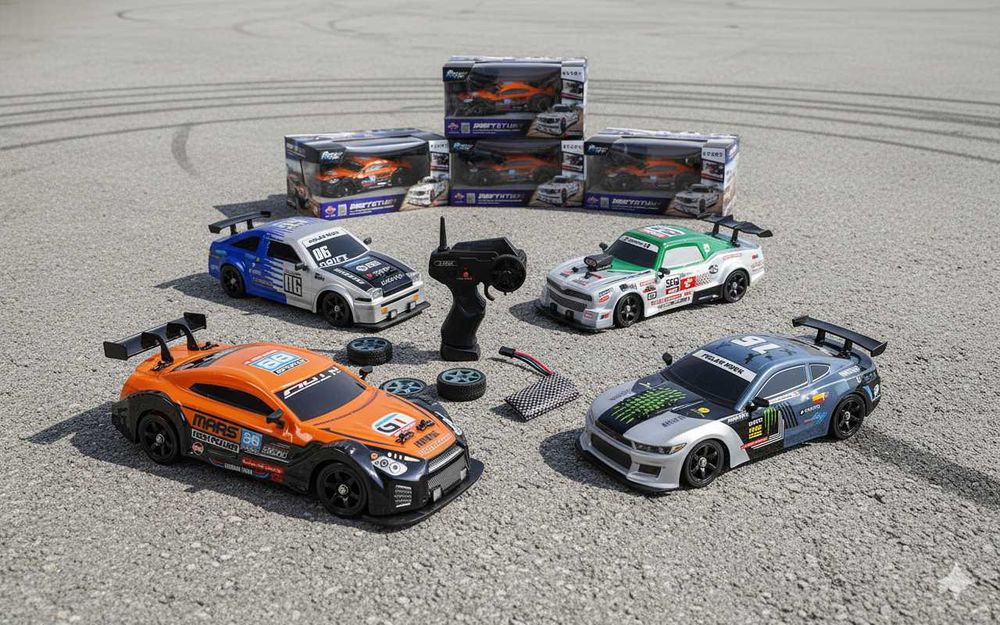 Машинка на радіоуправлінні 18км/год 29см 7,4V + 4 запаски для дрифта