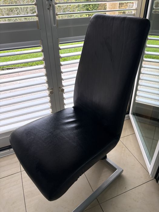 6 Cadeiras em pele preta