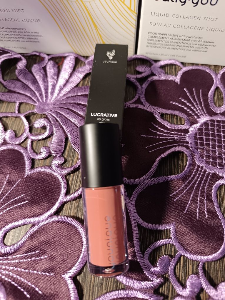Błyszczyk do ust od Younique