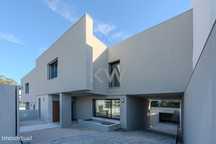 Moradia Geminada 3 suites Leceia - Barcarena