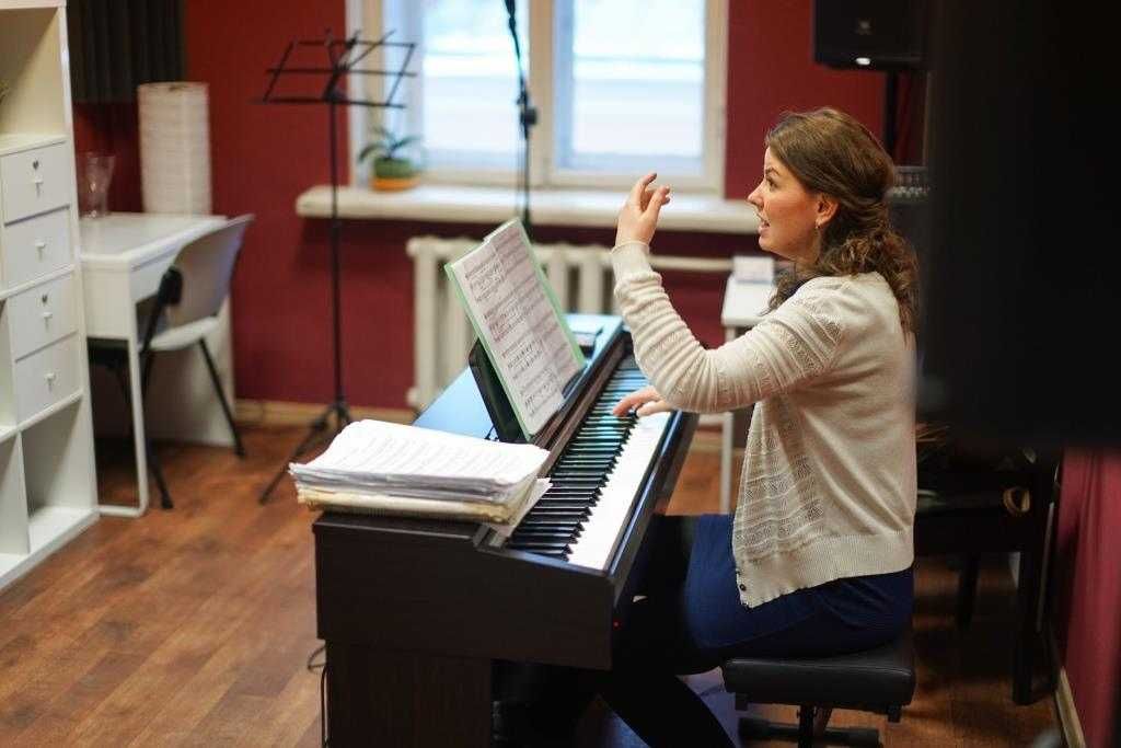 Вокальная студия Уроки вокала для детей и взрослых Преподаватель Киев