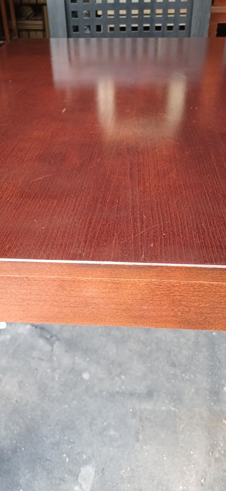Stół drewniany brązowy