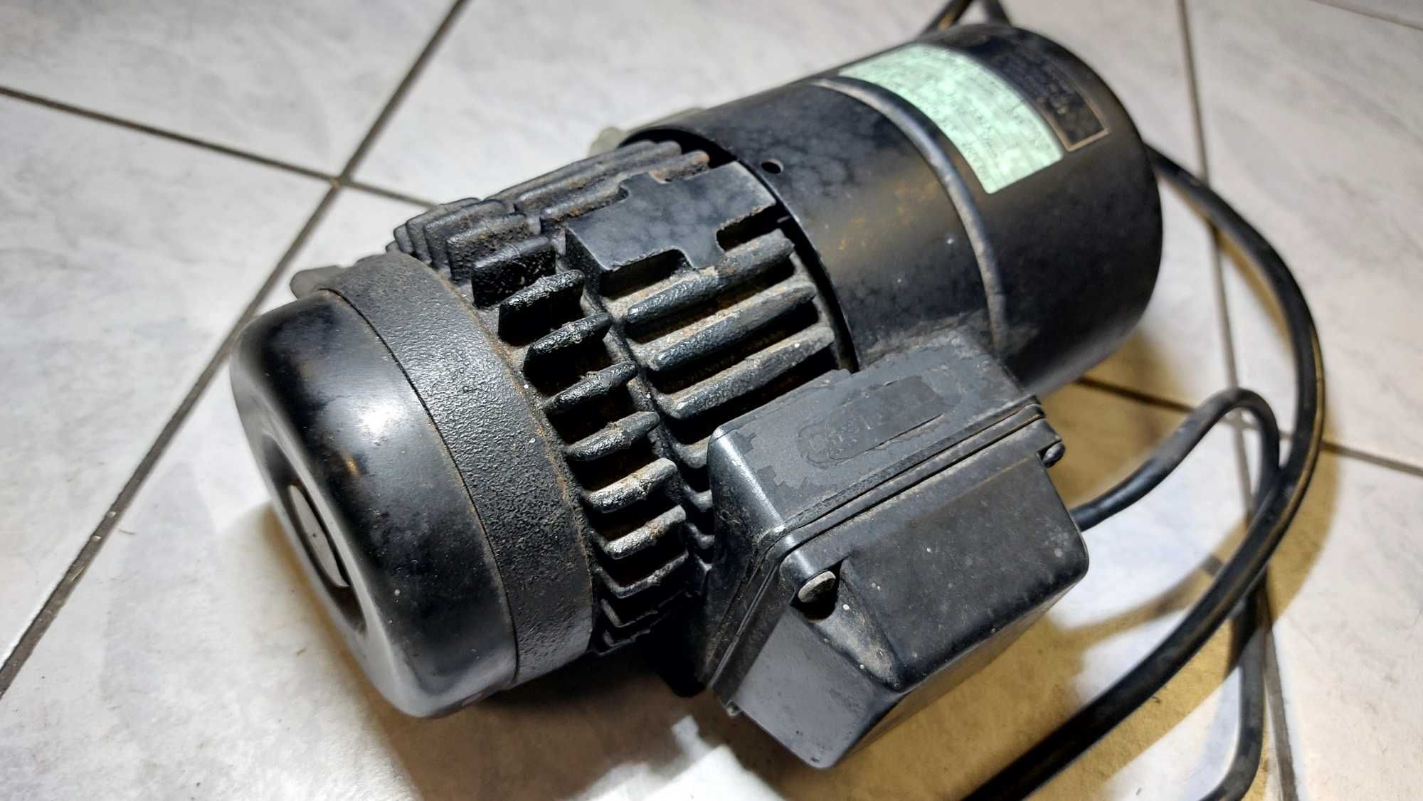 Pompa próżniowa 25 l/min.