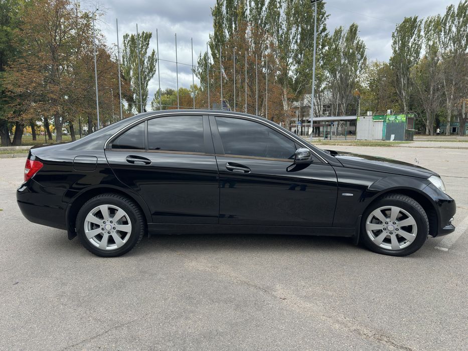 Мерседес С200 w204 2011г.в