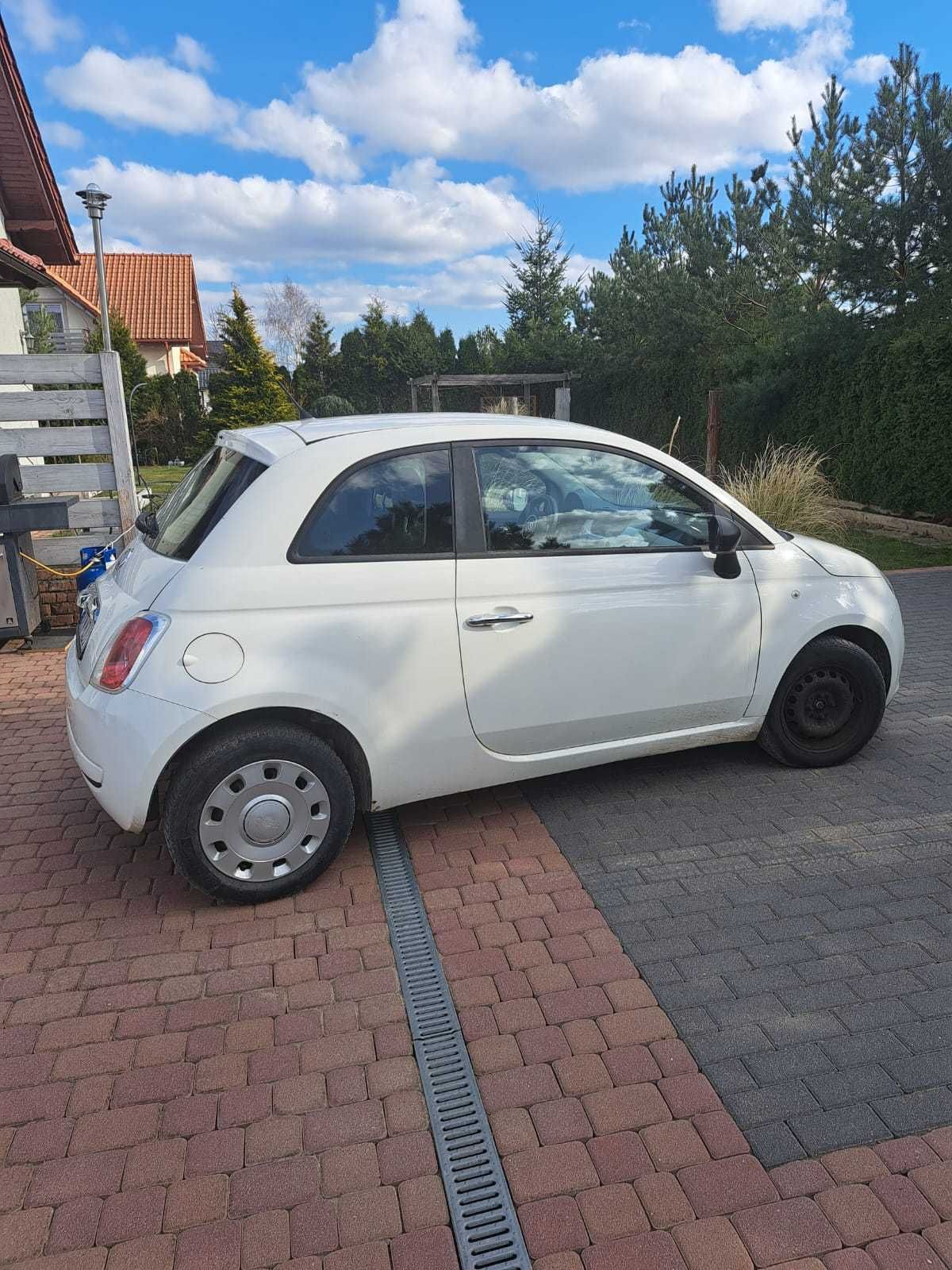 Syndyk sprzeda pojazd marki Fiat 500, 2011 r.
