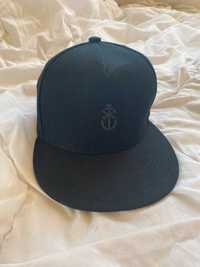 Czarna czapka z daszkiem fullcap kotwica Cropp
