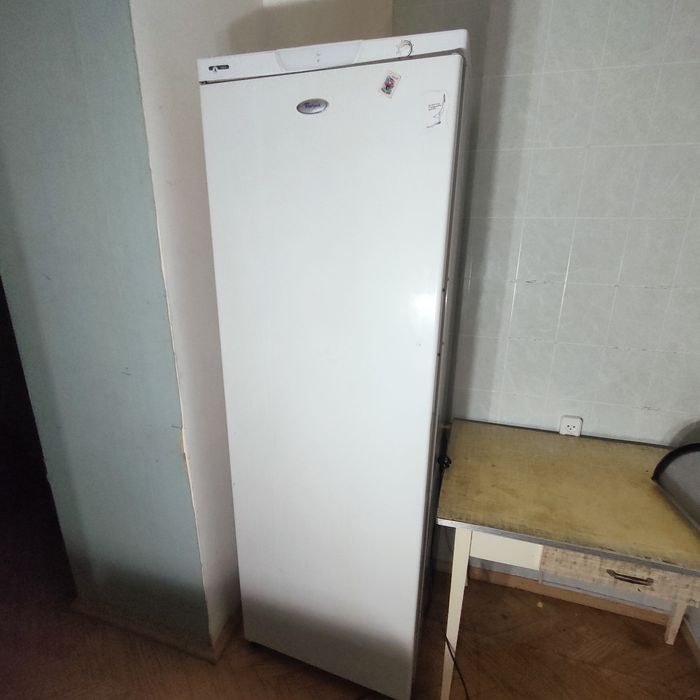 Холодильник без морозилки працює