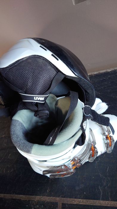 Ski: botas 40-41 e capacete UVEX L-XL - em muito bom estado