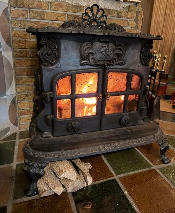 Kominek żeliwny wolnostojący