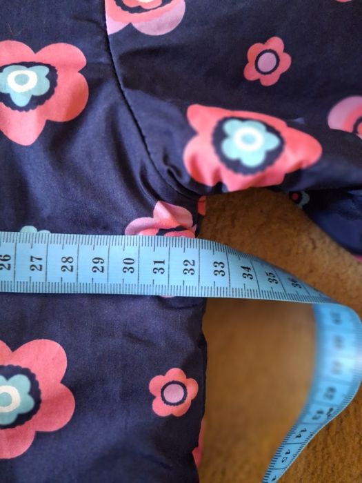 Продам демисезонную курточку 18-24