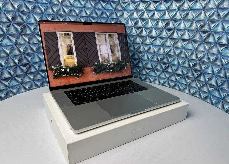 MacBook Pro 16 2021 M1 Pro 16/512Gb Silver, плёнка