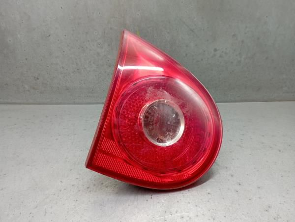 Farolim da mala esquerdo VOLKSWAGEN Golf V (1K1)