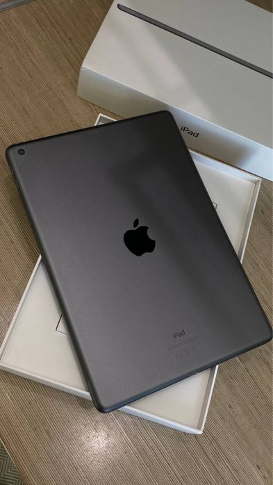 Модель: iPad 8 покоління, 2020 року. WiFi. 32Гб вбудованої