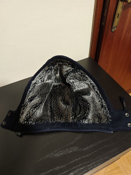 Casaco azul marinho de fazenda em bom estado