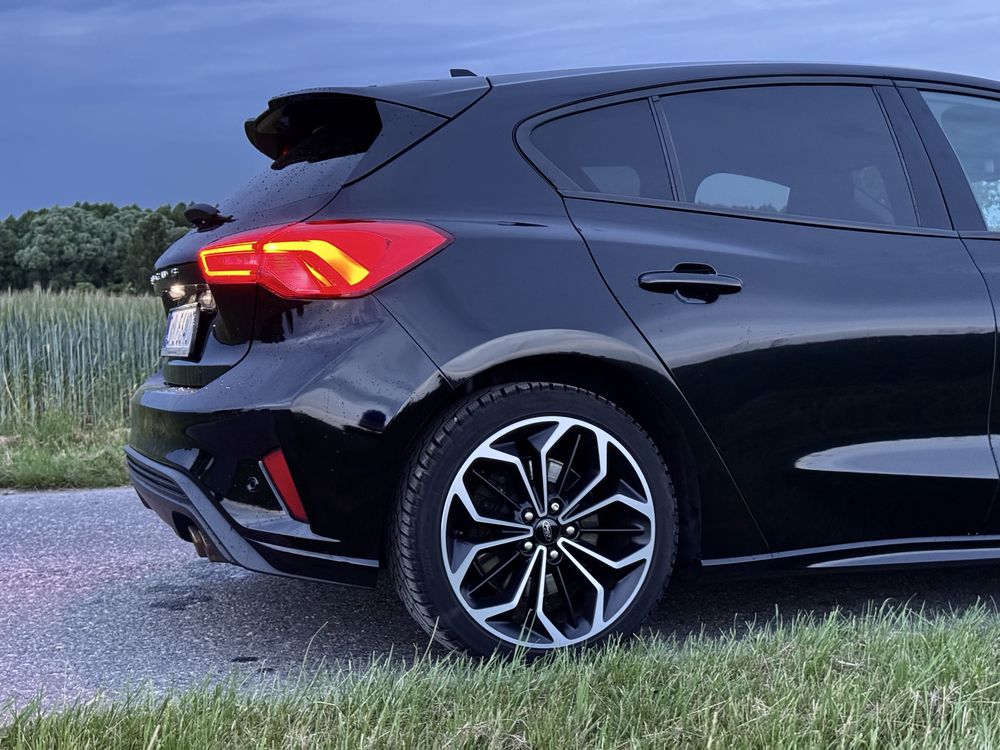 Ford Focus MK4 ST LINE