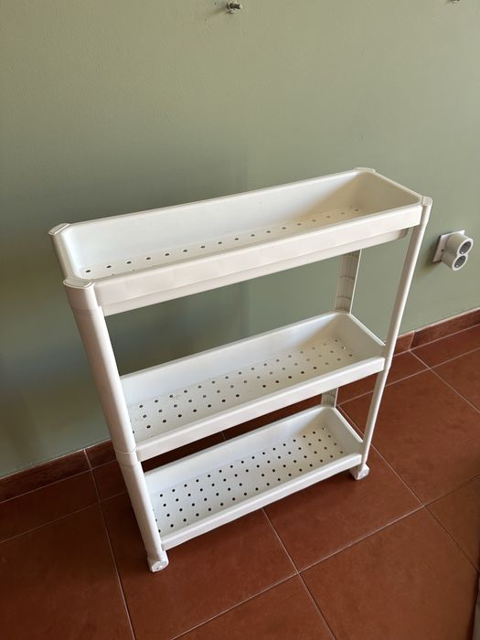 Estante IKEA em plástico, 3 níveis