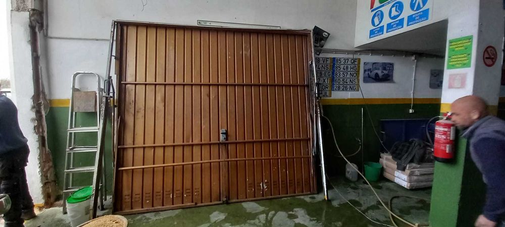 Vende se Portão de garagem