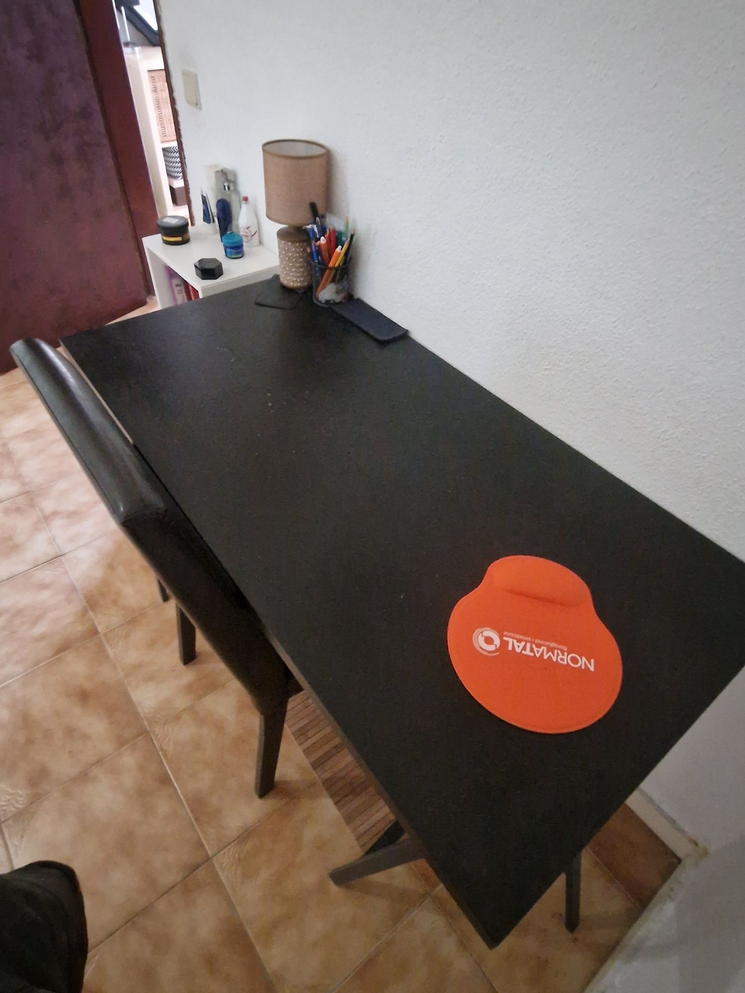 Mesa secretária (amovivel)  com cadeira