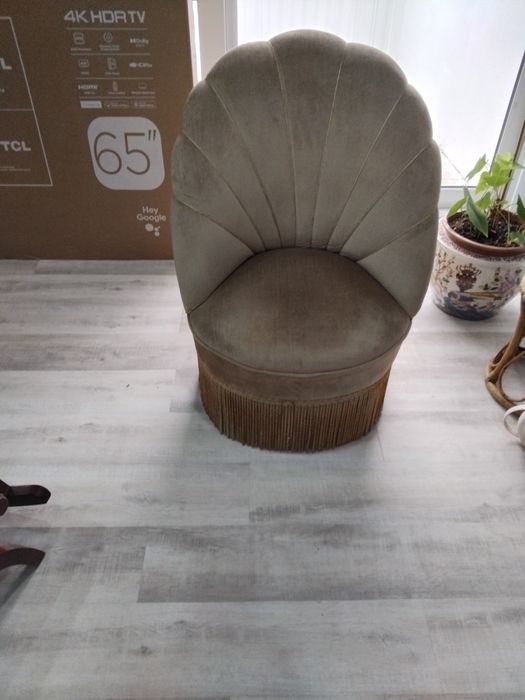 Poitrona beij para  quarto em bom estado