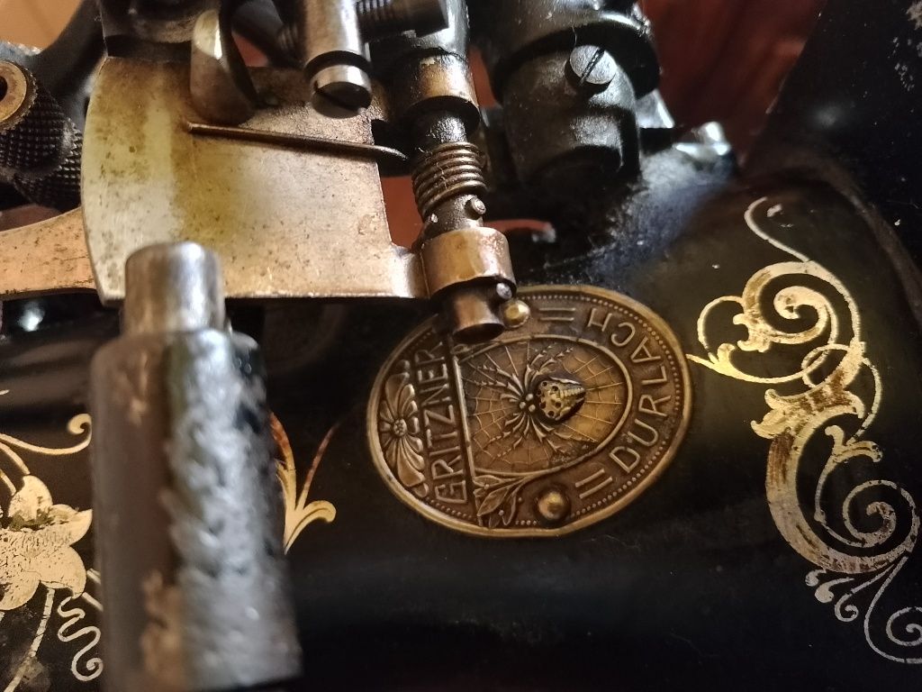 Maszyna do szycia stara  Stenberg i Durlach działa ,rusza się mechaniz