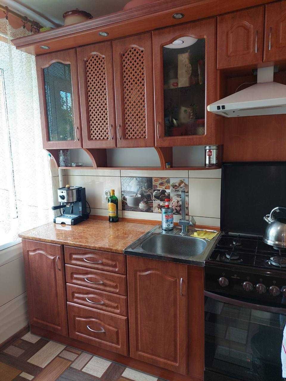 продається 3-кім квартира в пригороді. с.Микитинці.