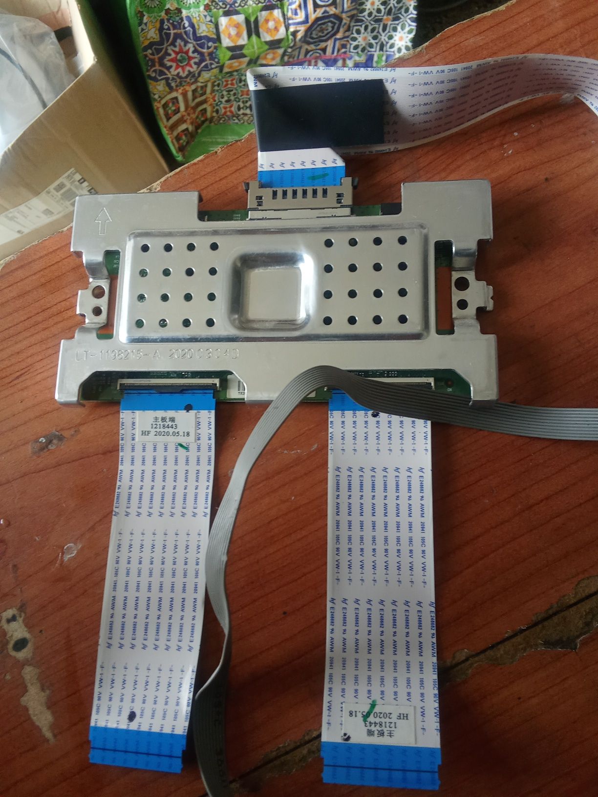 Conjunto Hisense, mainboard e fonte e acessórios - 03