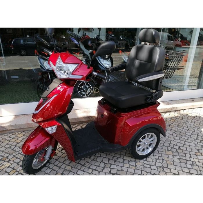 Cadeira de rodas elétrica (triciclo)