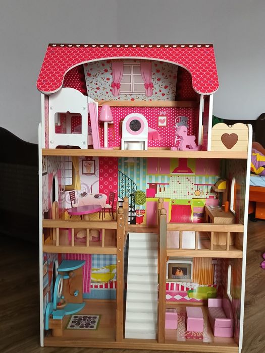 Sprzedam duży domek dla lalek