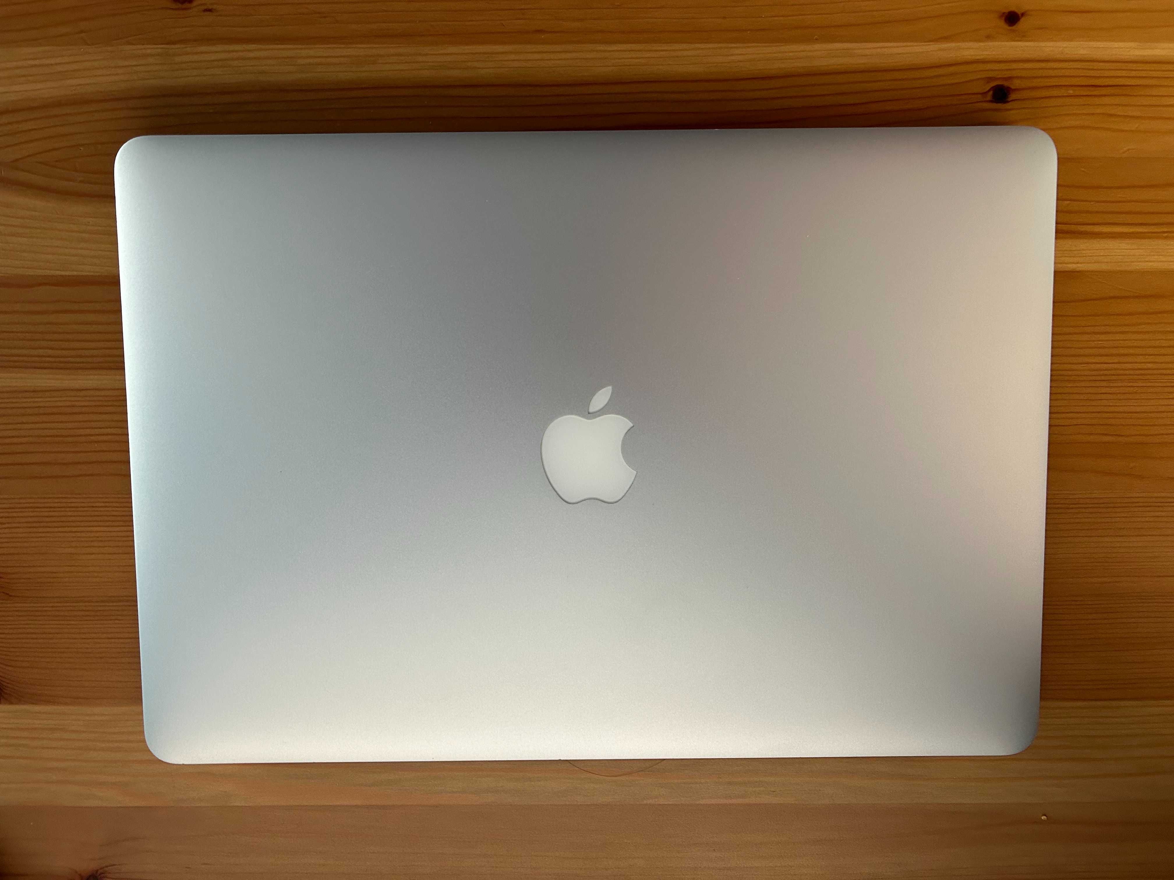 MacBook Pro MID 2015/i7/2.2GHz/16GB/256GB/15.4