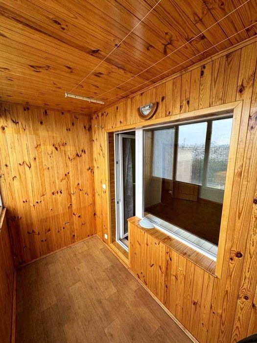 Продам 2 к вул Червоної Калини 22  Троещина