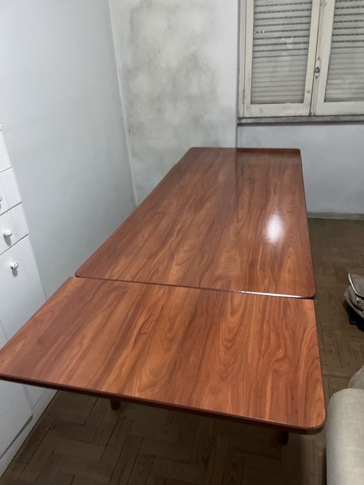 Mesa de Jantar + 8 Cadeiras - URGENTE