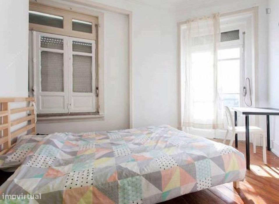 27804 - Quarto com cama de casal em apartamento...