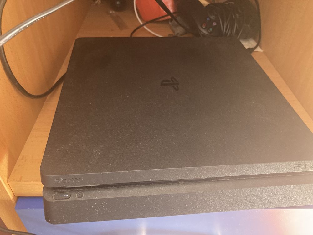 Vendo pack playstation 4 slim 1tb; 10 jogos cd;volante ps 4 e ps3