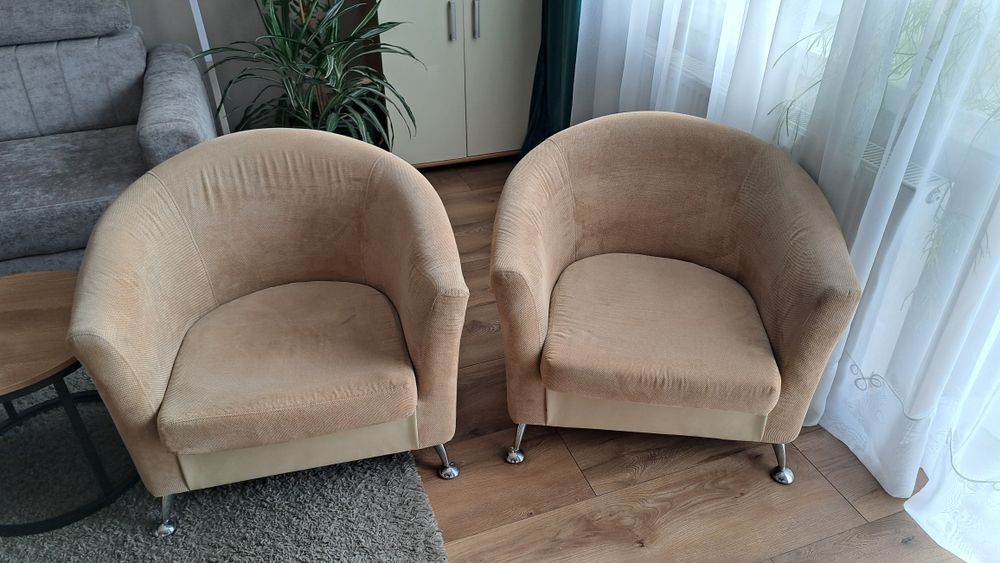 Fotele w kolorze beżowym
