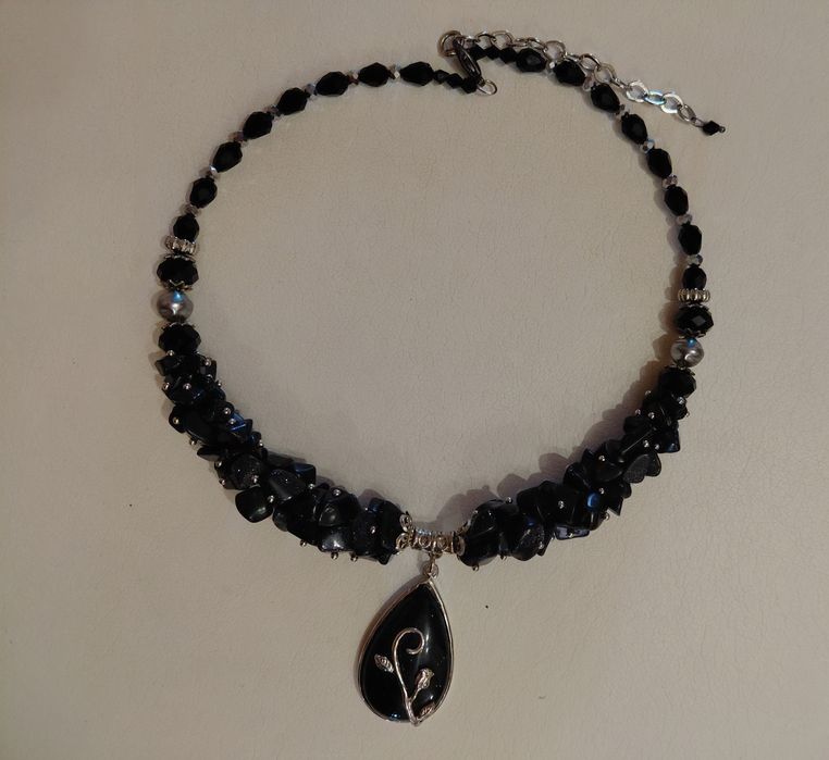 Прикраси з натурального каміння ручної роботи