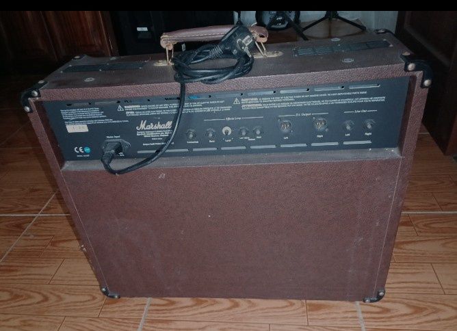 Amplificador de guitarra Marshall AS100D Soloist