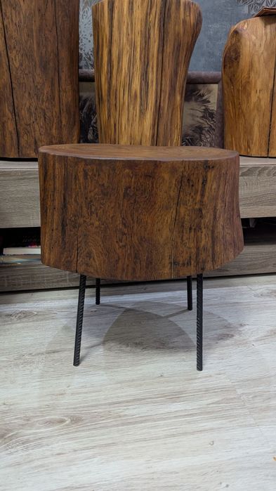 Столик стілець пеньок