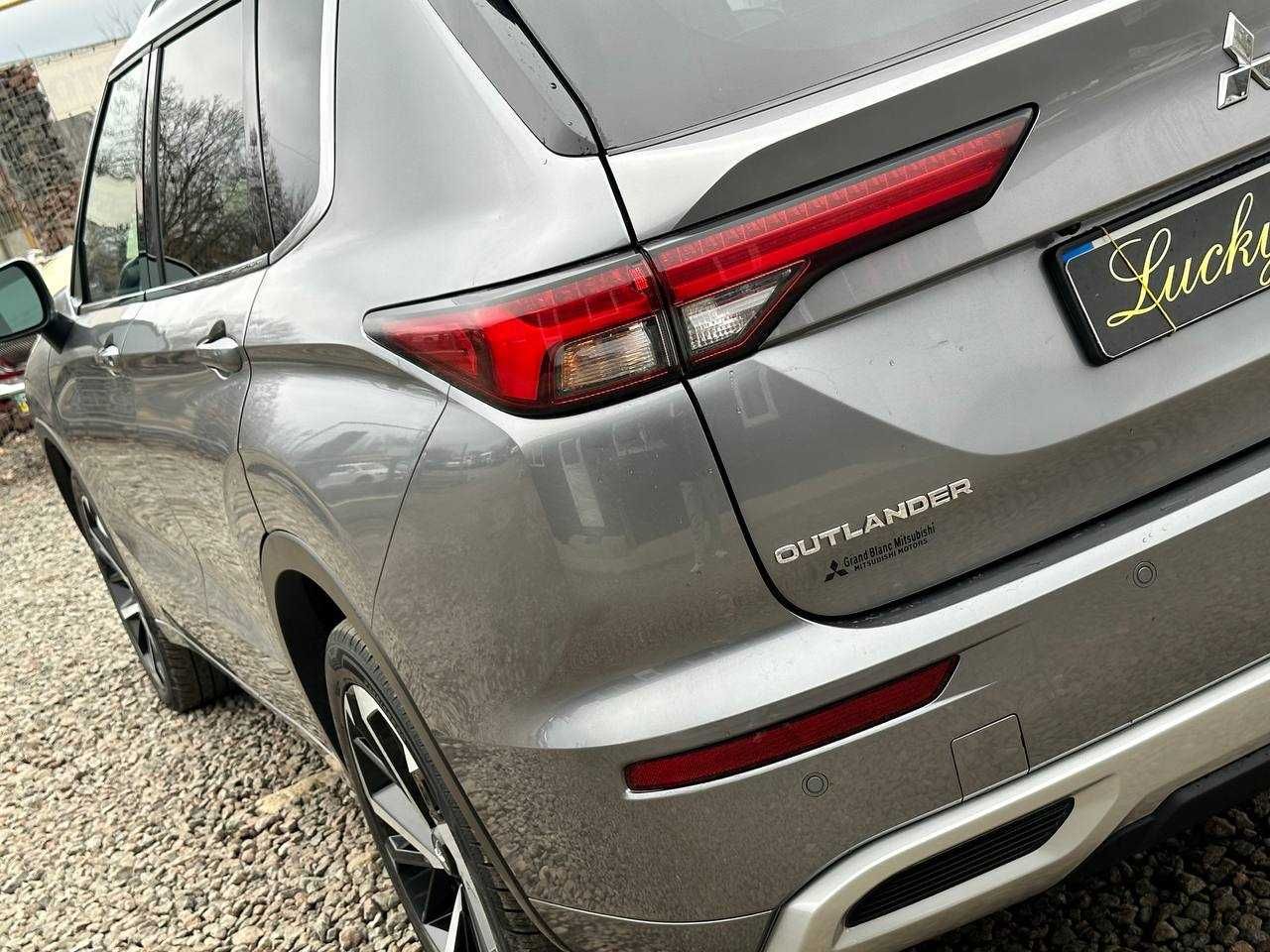 Авто Mitsubishi Outlander 2022